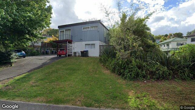 2/24 Commodore Drive